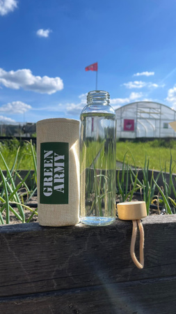 Szklana Butelka GREEN ARMY z Ochraniaczem - 500 ml 