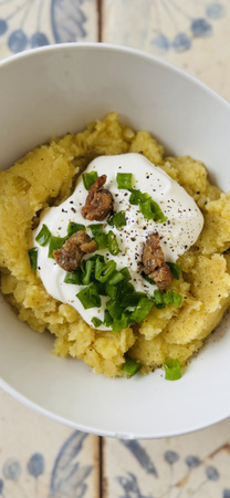 ZIEMNIAKI Z PRAŻONĄ NA MAŚLE KLAROWANYM CEBULKĄ - 540ml