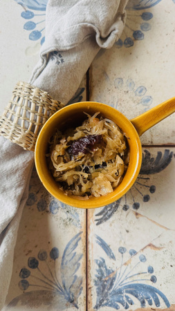 KAPUSTA WIGILIJNA Z SUSZONĄ ŚLIWKĄ - 900ml